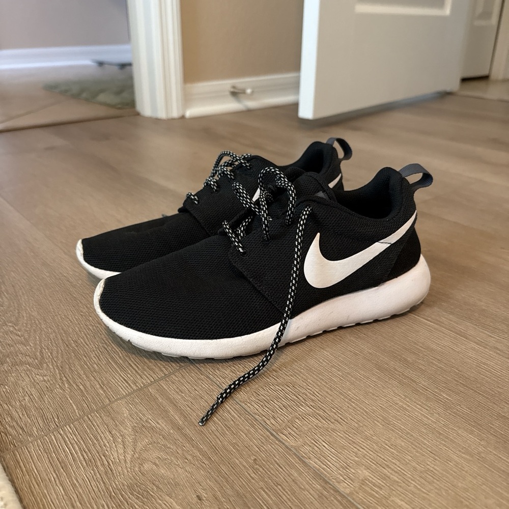 Black Nike athletic / running shoes